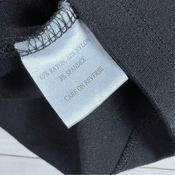 CHANEL Black Top with Gray Accents - Picture 5 of 7